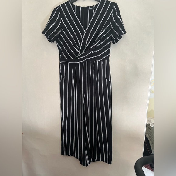 Classic pinstripes cropped Jumpsuit - Picture 1 of 5